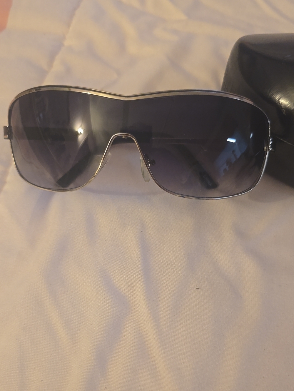 LOUIS - V SUN GLASSES - Picture 4 of 7